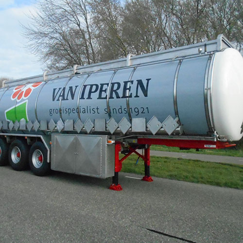 Van Iperen is al honderd jaar actief in de agrarische sector en ondersteunt hun klanten bij de uitdagingen in hun teelt.